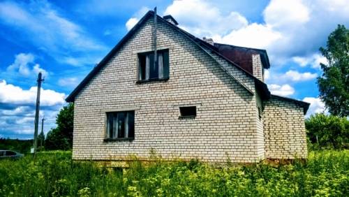 Крепкий кирпичный дом в Псковском районе