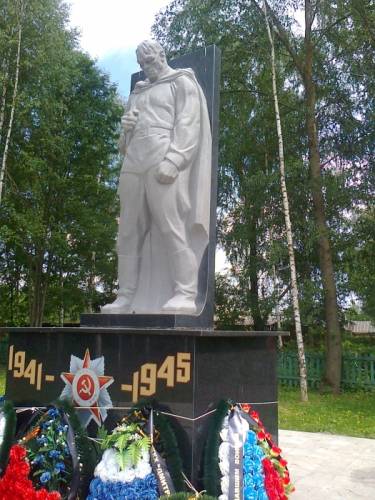 Памятники и благоустройство