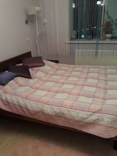 Продам кровать двуспальную с матрасом