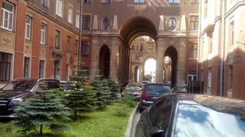 Дизайнерская двухуровневая квартира-студия в центре.
