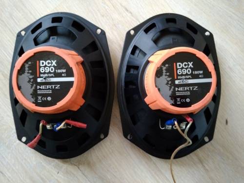 Продаю автоколонки Hertz dcx 690
