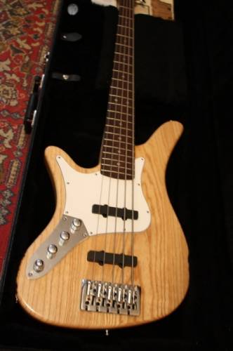 Левосторонняя бас-гитара Carvin SB5000