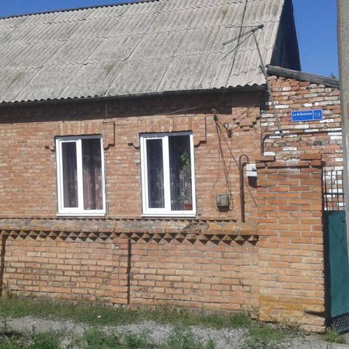 Продаю дом из трех комнат. 