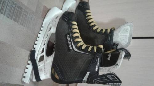 Продам коньки хоккейные р.42