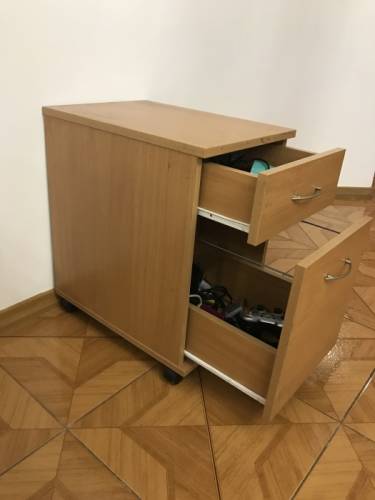 продам офисную тумбочку под документы в хорошем состоянии