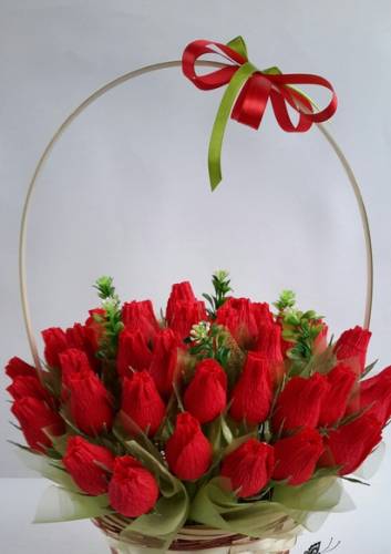 Корзины с цветами из конфет