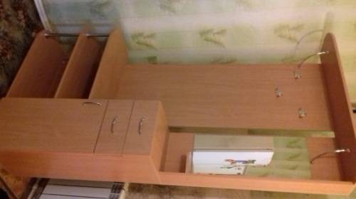 Продам недорого шкаф в прихожую.