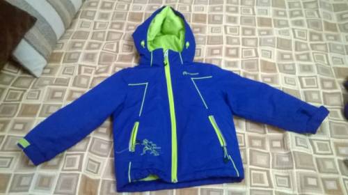 продам куртку для мальчика рост 104
