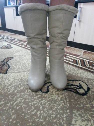 женские зимние сапоги.