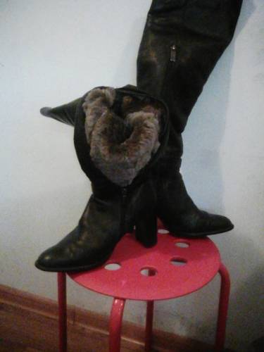 продам зимние женские сапоги
