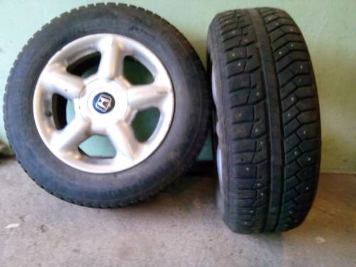 продам колеса на оригинальных дисках Honda-HRV 205/65R15 4 шт.