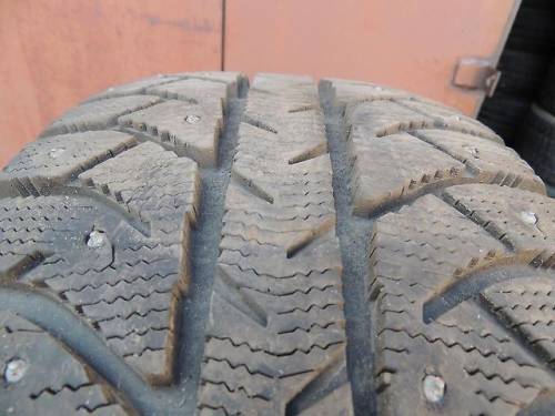 Резина зимняя шипованная Бриджстоун 245/40R18
