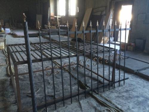 Варота двери заборы оградки решётки навесы