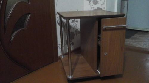 Продам стол компьютерный