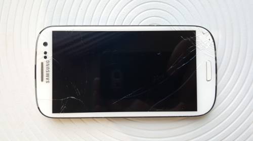 Продам на запчасти телефоны Samsung S3