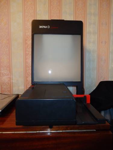 Продам   диапроектор  Экран  - 3