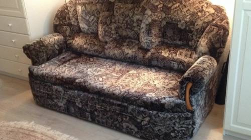 Продам Диван- кровать двуспальный для гостиной не большой 