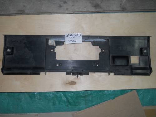 Панель номерного знака VW Passat 90 -98