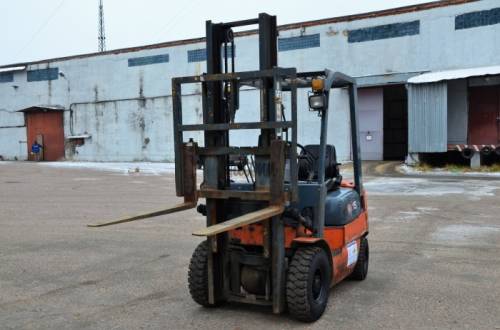 Вилочный автопогрузчик бу Heli CPQD15 1,5 т. 