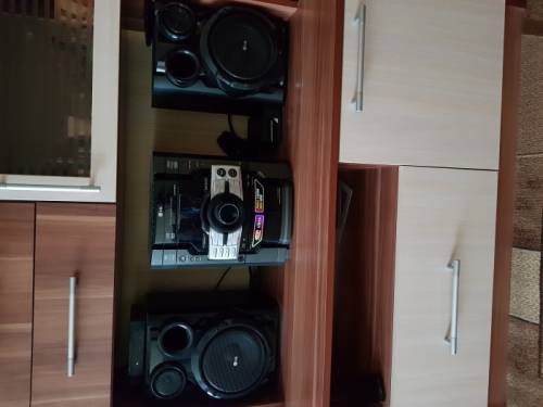 Продам музыкальный центр. Аудио, DVD, радио, караоке(микрофон,диск и песенник).