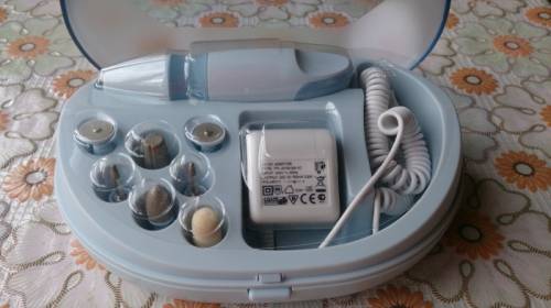 Недорого новый профессиональный набор для маникюра и педикюра Vitek VT-2210