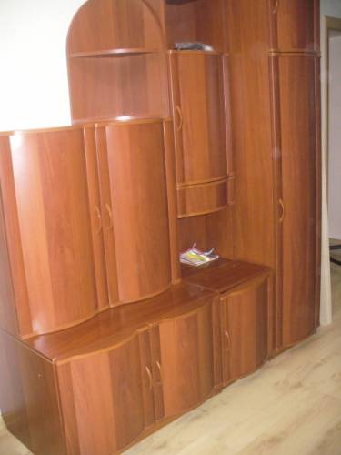 Продается стенка шириной 1м 80см, цвет - миланский орех