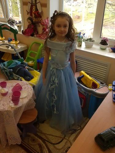 Платье  в пол. На девочку  6-7 лет 