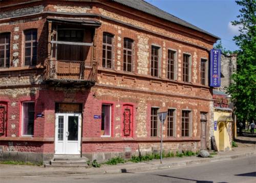 Продаётся оригинальное помещение кафе - клуба “Троицкий мост“