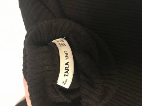 Продаю недорого трикотажное платье Zara,чёрное,несколько раз надела. Размер S