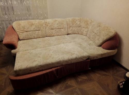 Диван угловой в хорошем состоянии