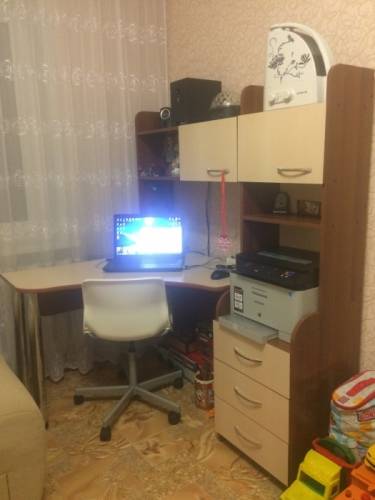 Угловой компьютерный стол. 