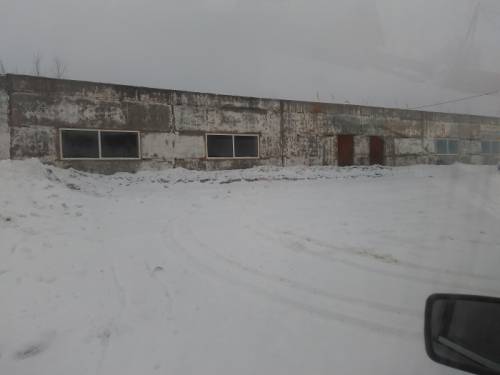 Здание на федеральном трассе 