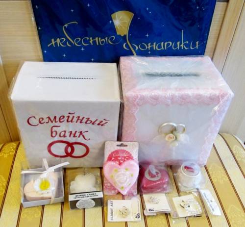 Cвадебные свечи,фонарики,брошки,коробочка для денег.