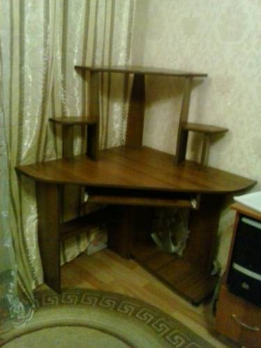 продам компьютерный стол 