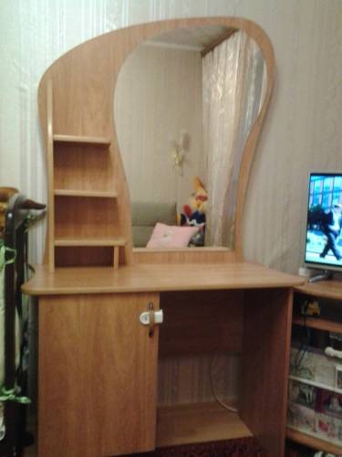 Тумба с зеркалом