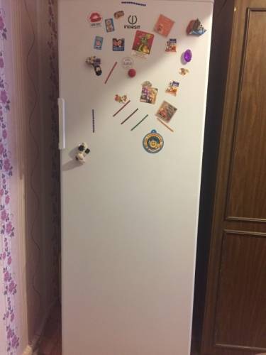 Продам Холодильник Indesit