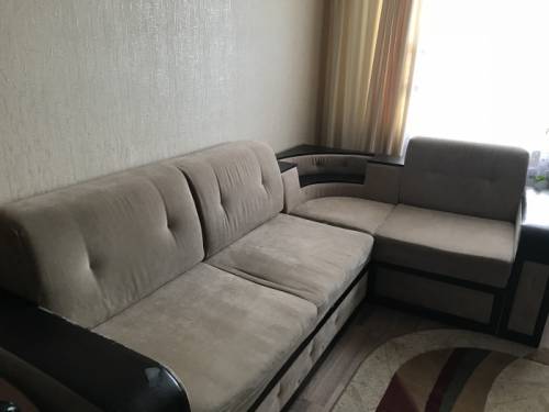 Продам угловой диван 1,6х2,6 и кресло.