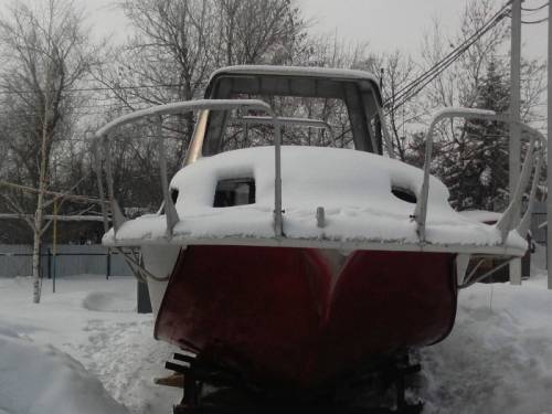 Продам или сдам на лом новую алюминиевую моторную яхту без отделки и двигателей.
