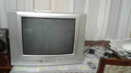 продаю телевизор б/ у 