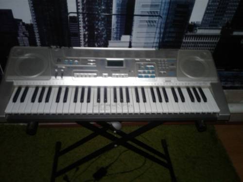  продам синтезатор casio 