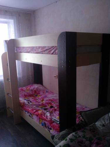  двухярусная кровать с матрасами