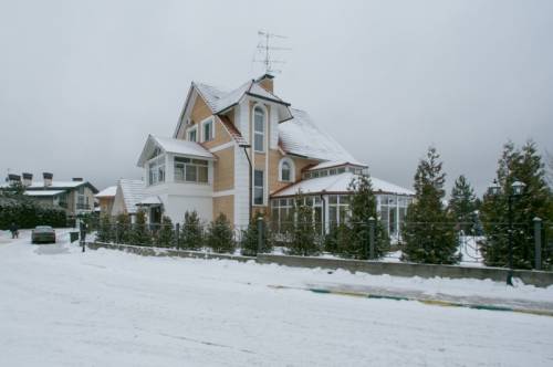 Сдается дом с камином и сауной в охраняемом поселке