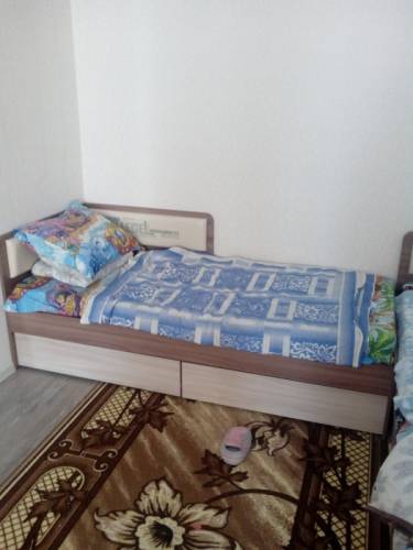 Породам новые кровати с двумя ящиками под кроватью.