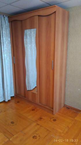 Шкаф платяной с зеркалом.
