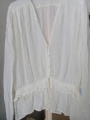 Блуза  р.52  MANGO,легкая , нарядная