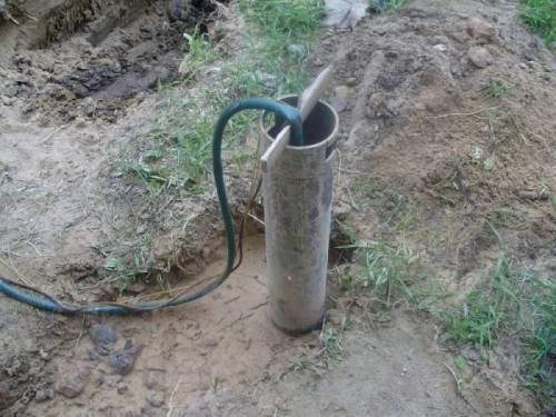 Бурение скважин под воду и другие буровые работы.