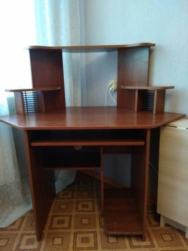 Продаю письменный стол