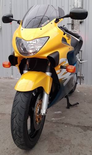 Honda CBR F4