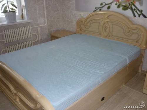 Продам кровать с матрацем 