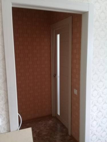 Утановка входных, межкомнатных дверей,арок.